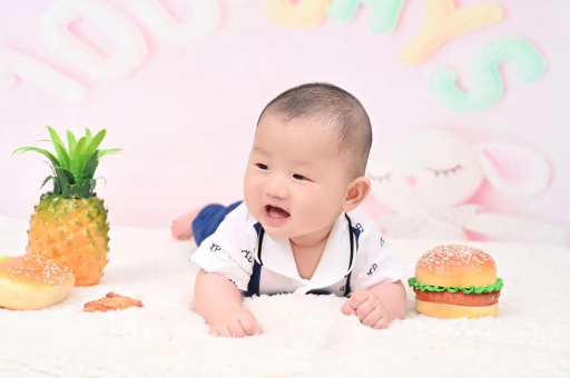 靖边宝宝在妈妈肚子里